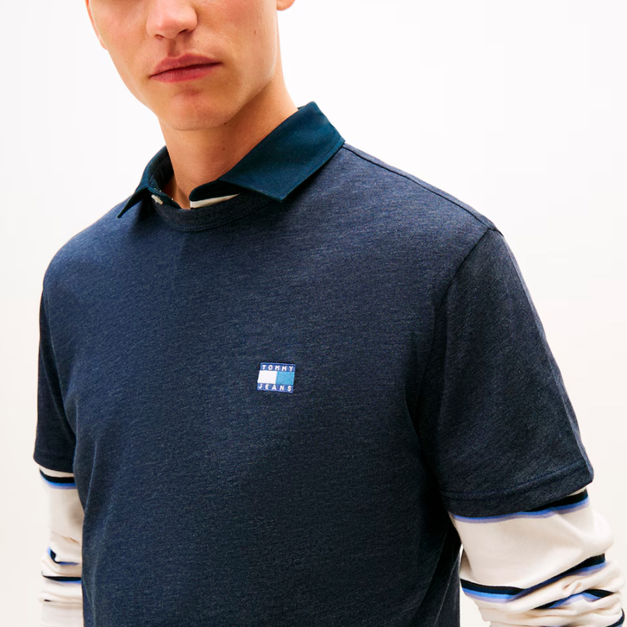 t-shirt-en-maille-avec-ecusson-ton-sur-ton