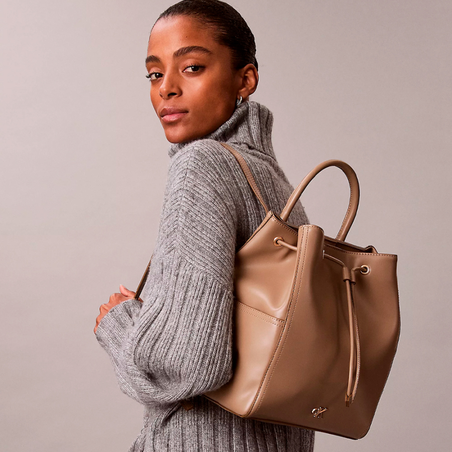 mochila-com-cordao-monogram mochila-com-cordao-monogram