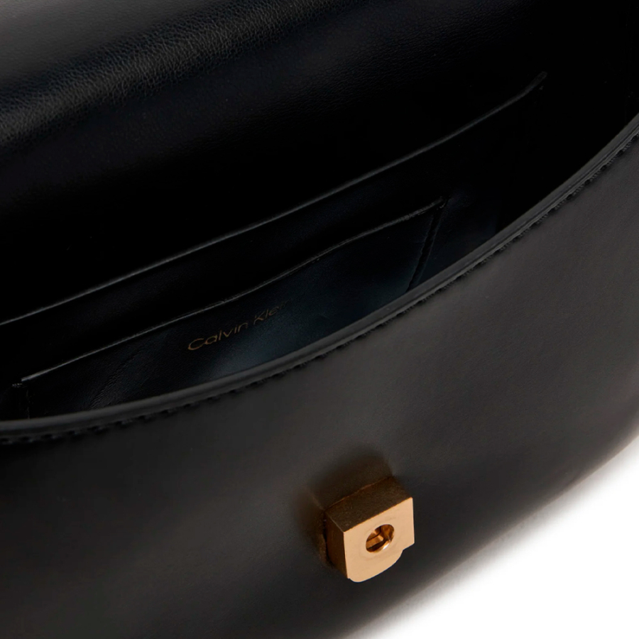 borsa-per-fotocamera-con-patta-monogrammata