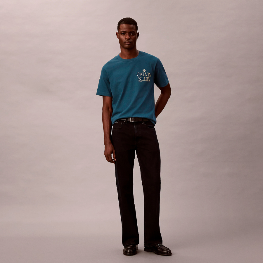 klassisches-t-shirt-mit-rosen-grafiklogo klassisches-t-shirt-mit-rosen-grafiklogo