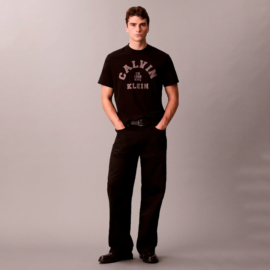 loose-fitting-varsity-t-shirt-with-graphic-logo