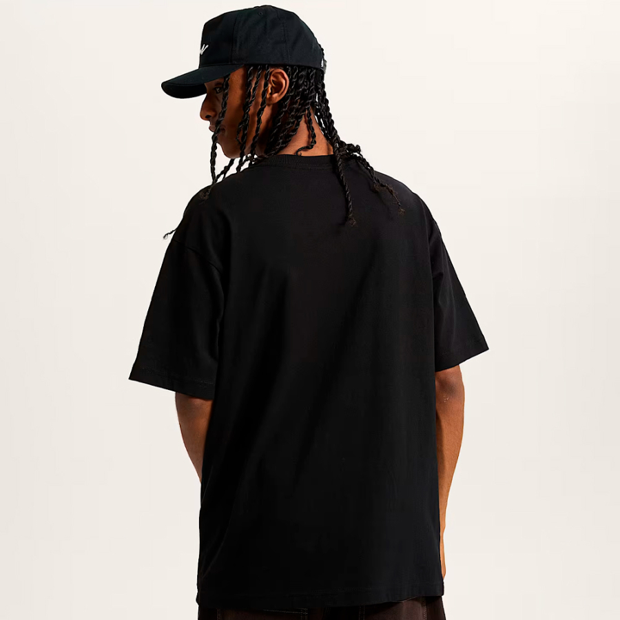 t-shirt-mit-logo-auf-der-linken-brust t-shirt-mit-logo-auf-der-linken-brust