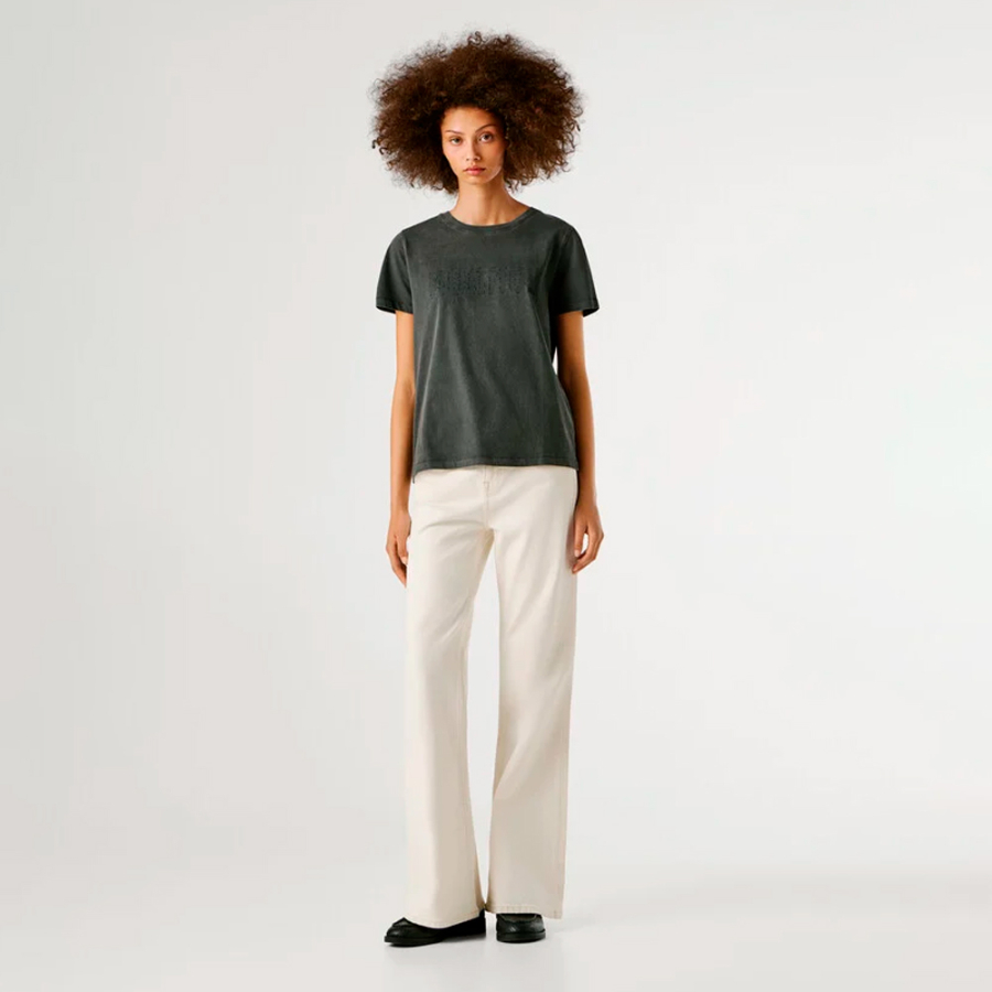 camiseta-com-logotipo-estampado camiseta-com-logotipo-estampado