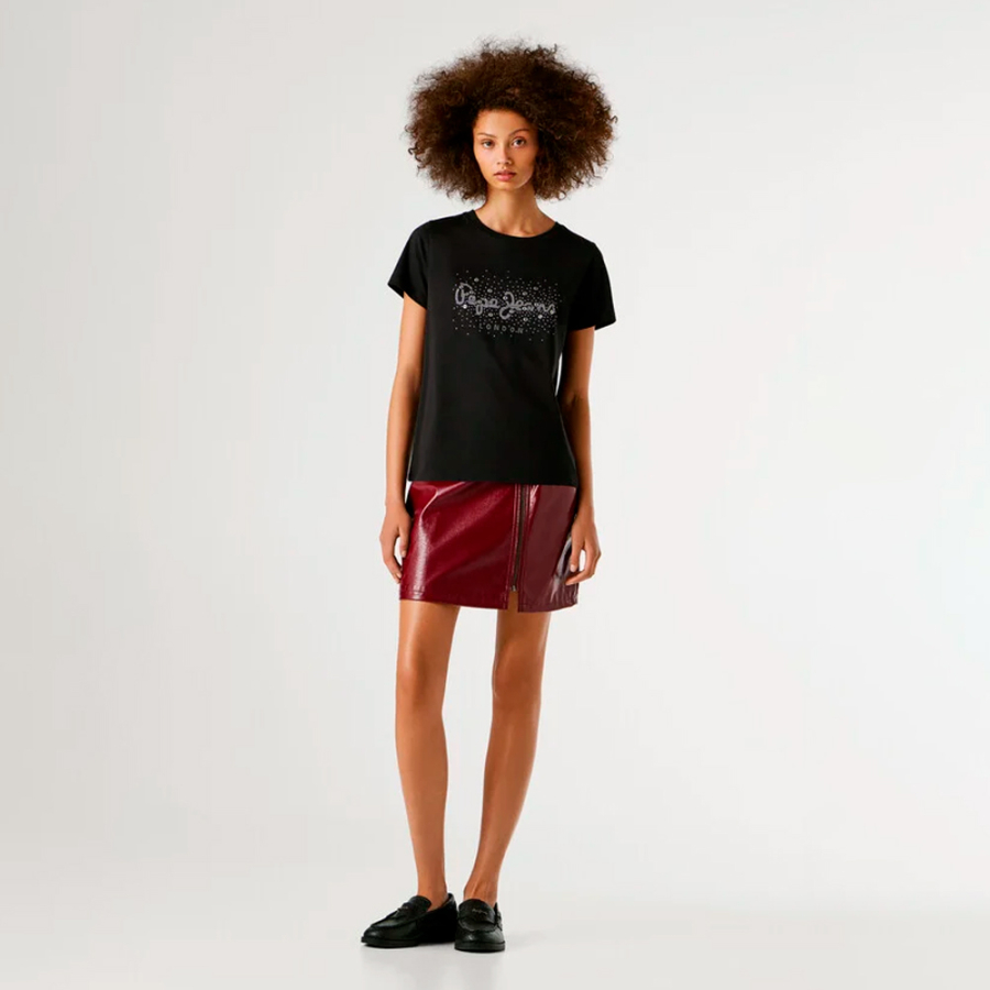 camiseta-com-logo-de-strass