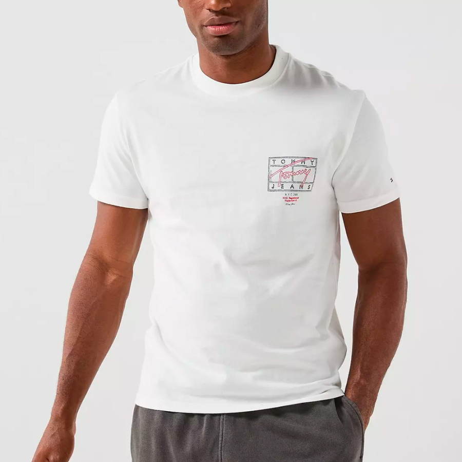 t-shirt-avec-logos-effet-spray