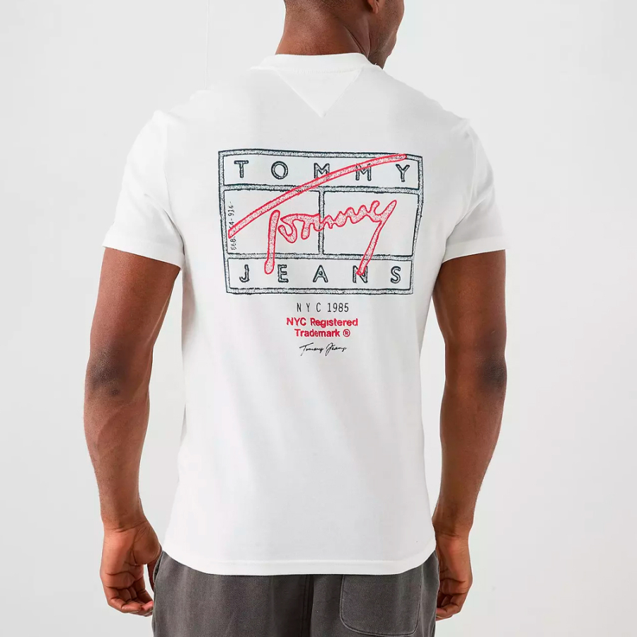 camiseta-con-logos-de-efecto-espray camiseta-con-logos-de-efecto-espray