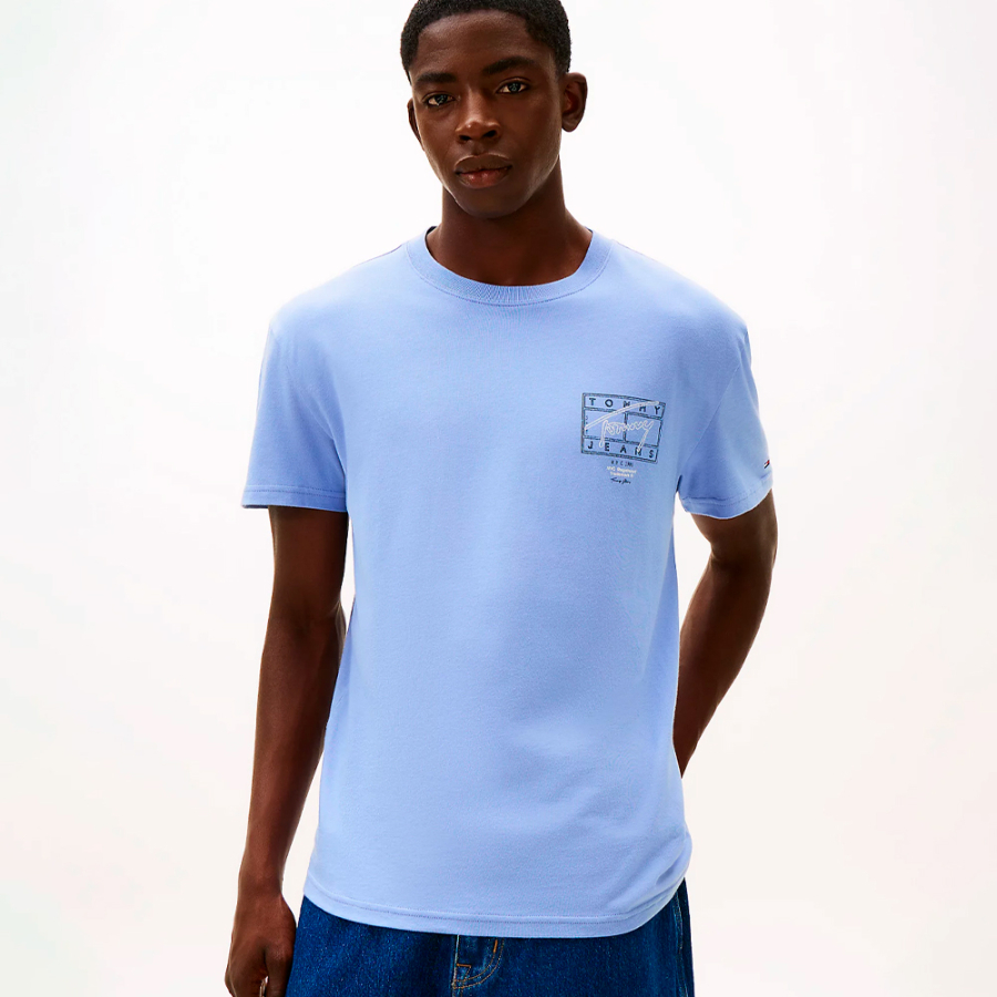 t-shirt-mit-logos-im-spruheffekt