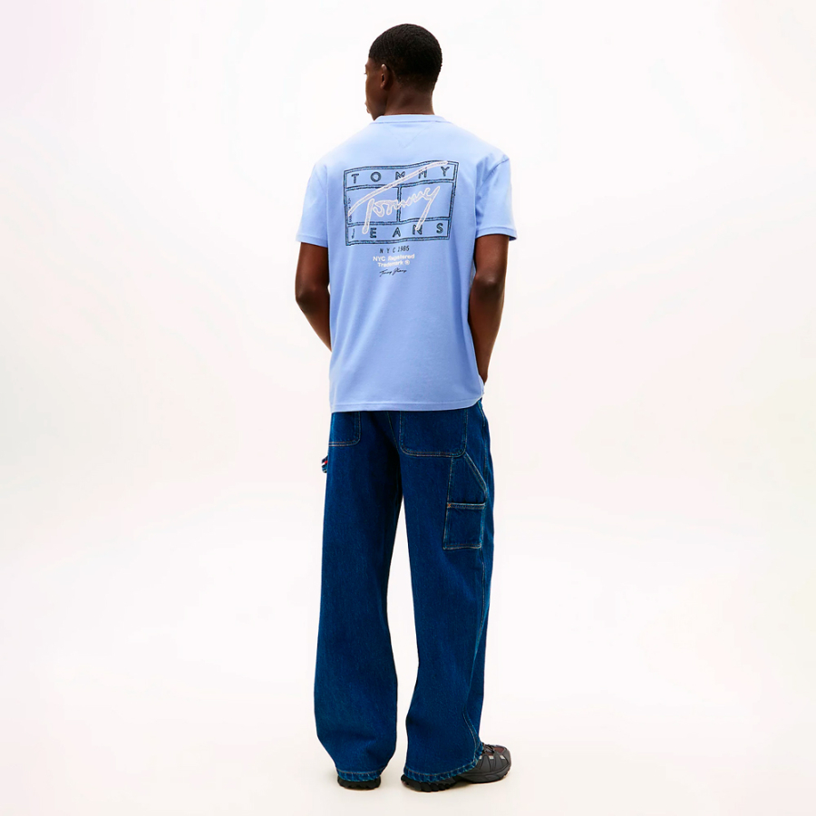 t-shirt-avec-logos-effet-spray