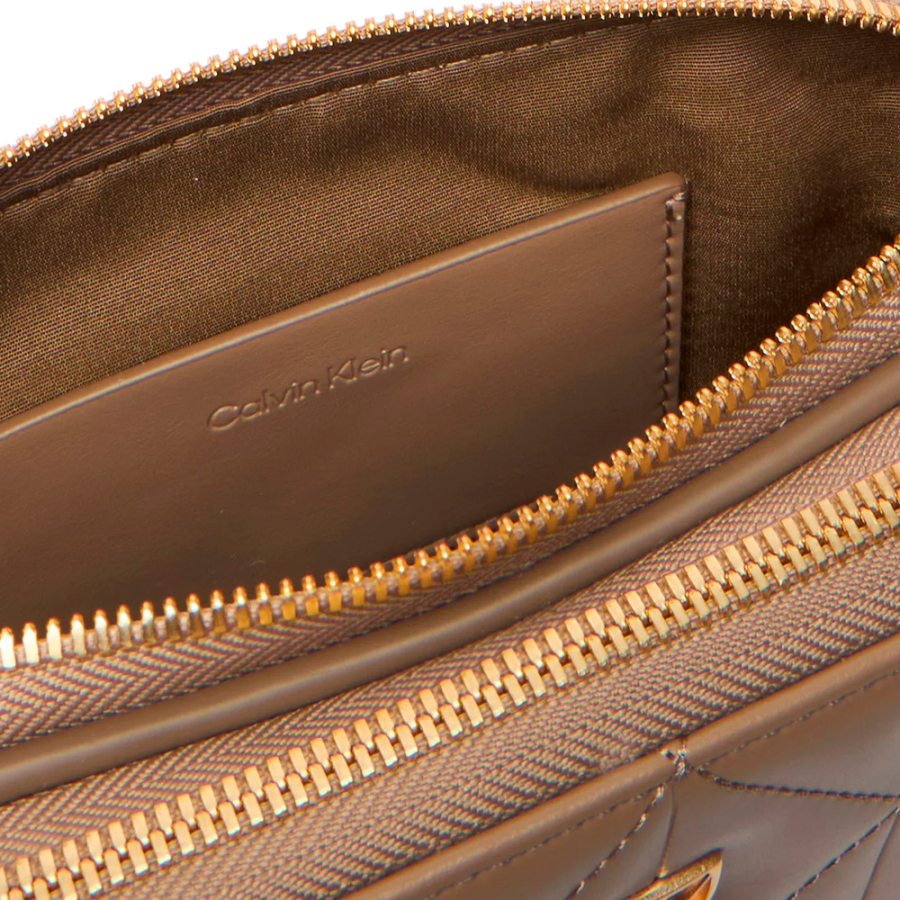 bolsa-de-ombro-acolchoada-com-ziper-duplo-e-logotipo-iconico