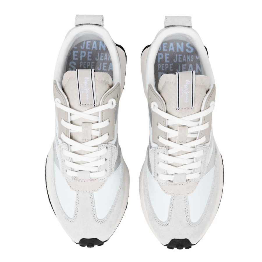 baskets-avec-details-en-daim