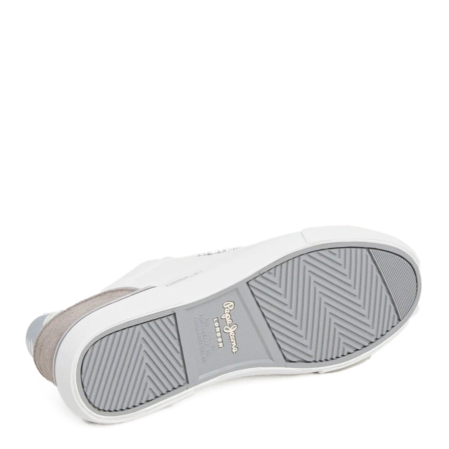 classic-sneakers-with-suede-details