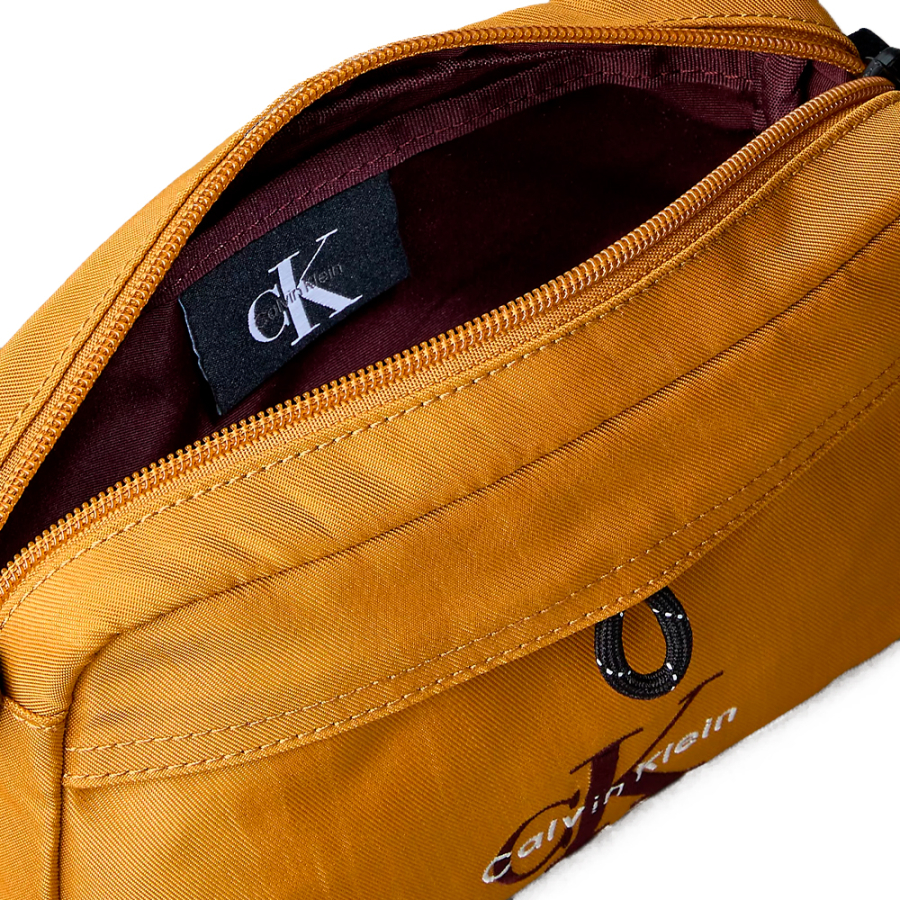 borsa-a-tracolla-in-nylon-per-fotocamera-con-logo-in-evidenza