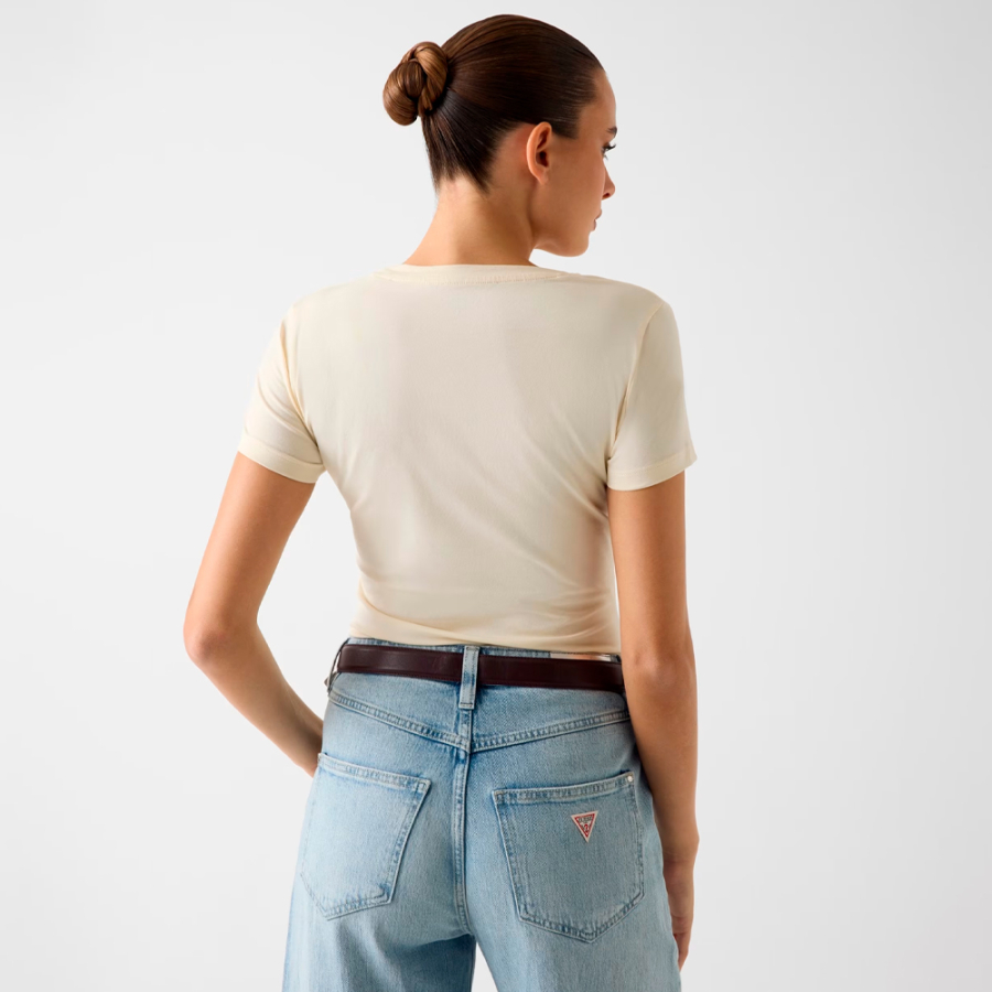 t-shirt-mit-dreieckslogo