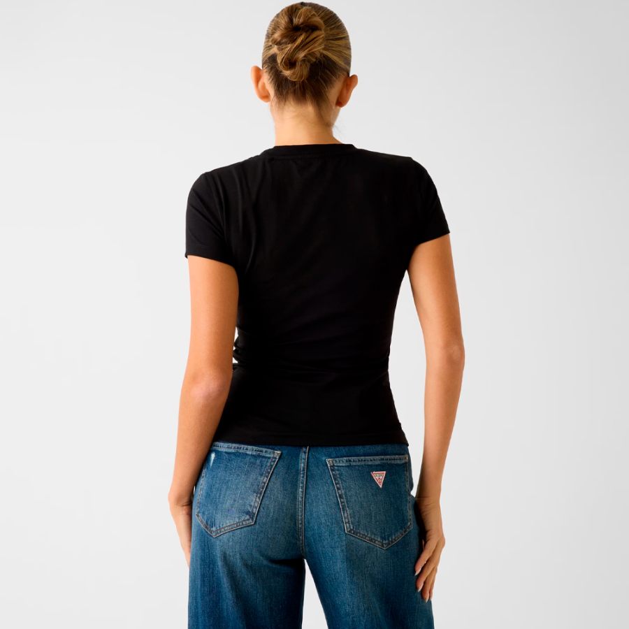 t-shirt-mit-dreieckslogo