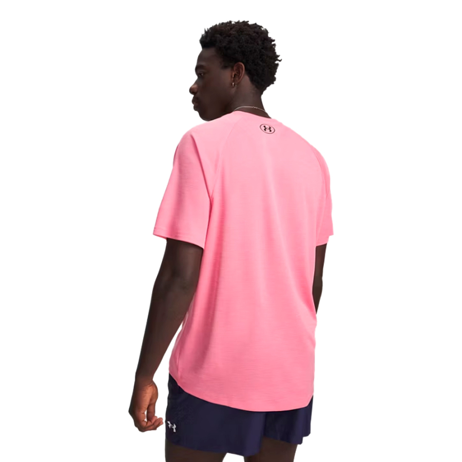 t-shirt-a-manches-courtes-avec-texture-technique