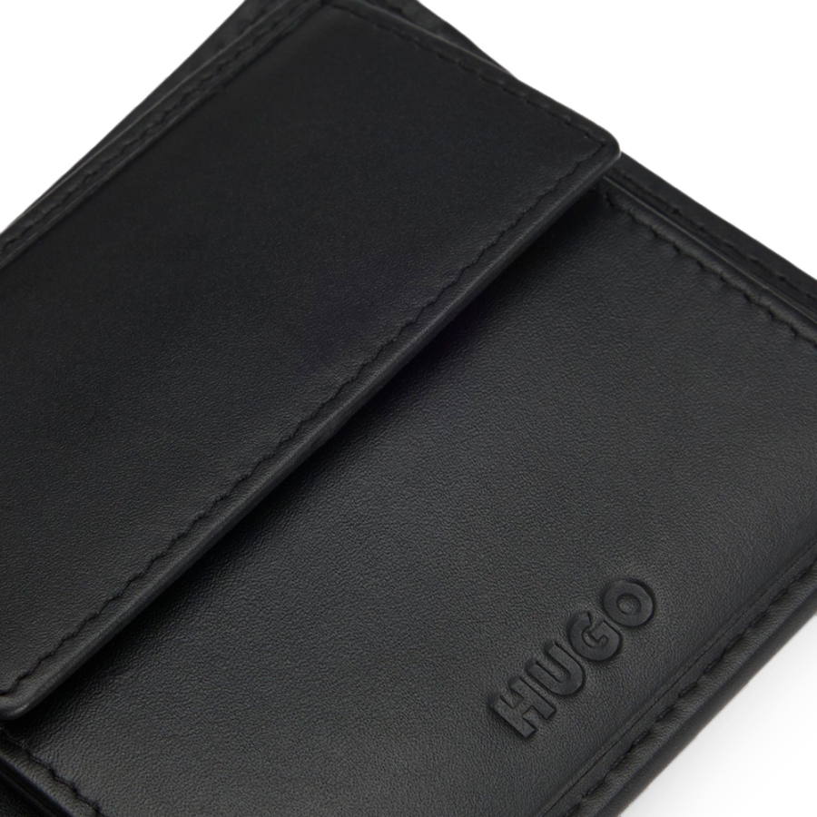 cartera-de-piel-con-detalle-de-logo-apilado