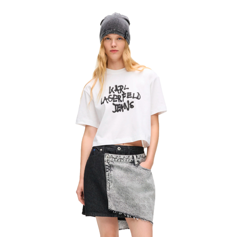 short-sleeved-t-shirt-with-graffiti