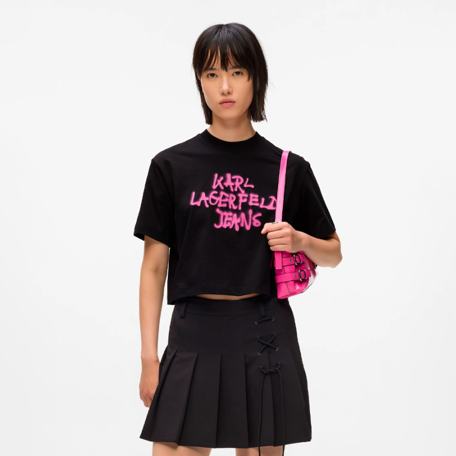 short-sleeved-t-shirt-with-graffiti