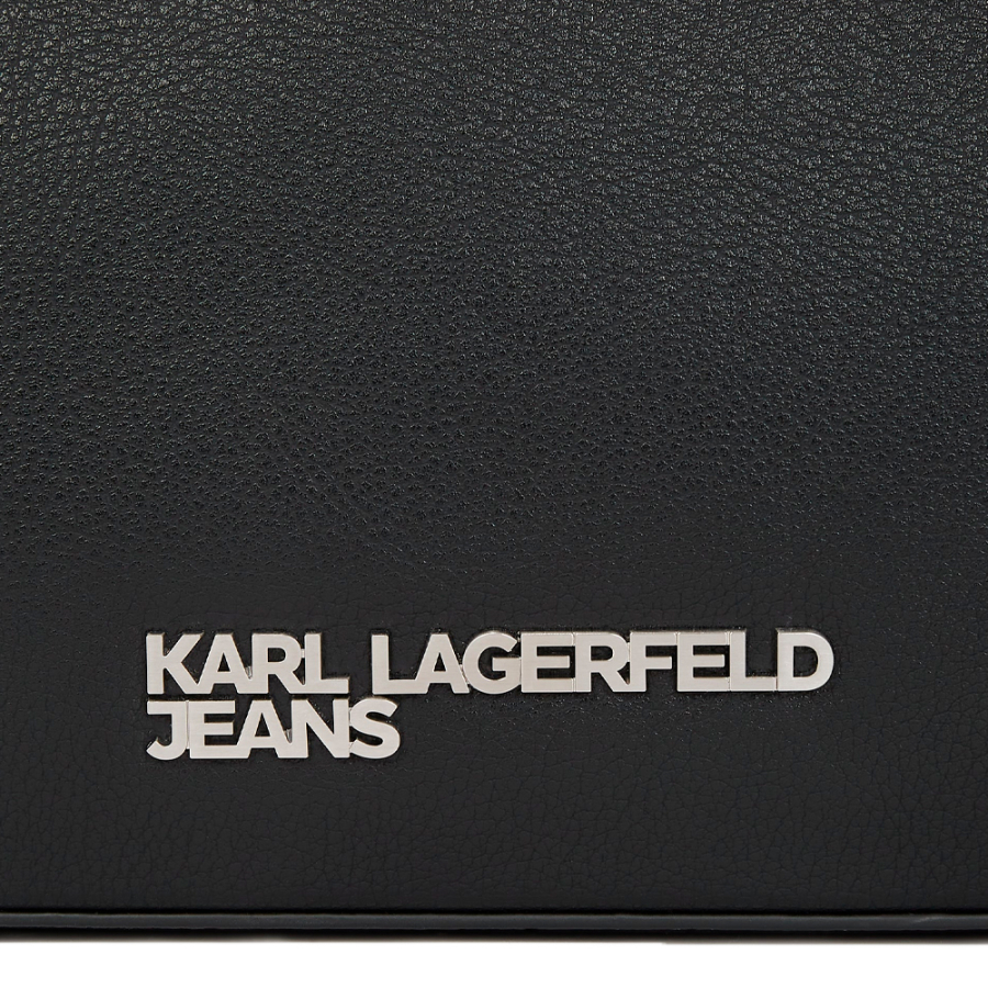 sac-a-bandouliere-avec-logo-metal-de