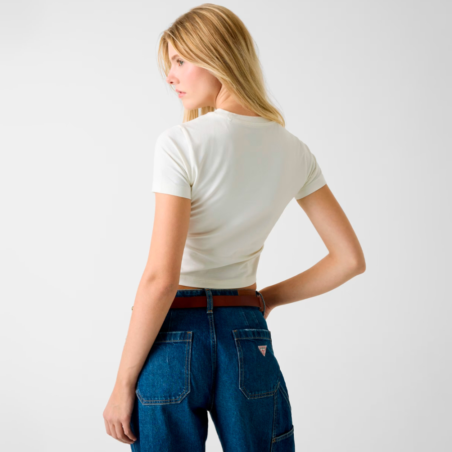 t-shirt-mit-gesticktem-logo