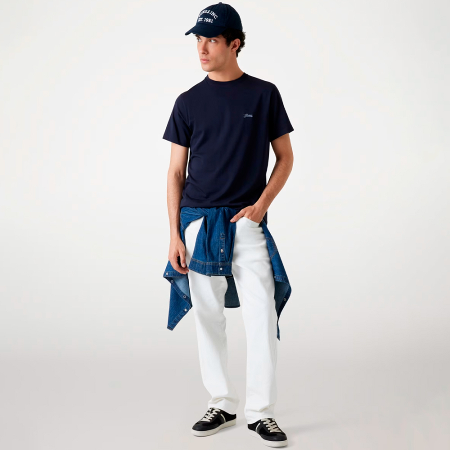 t-shirt-avec-logo-brode