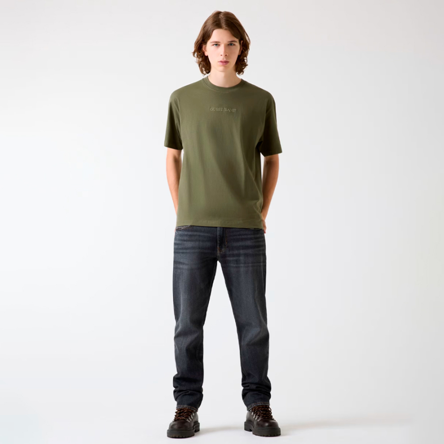 t-shirt-mit-gesticktem-logo