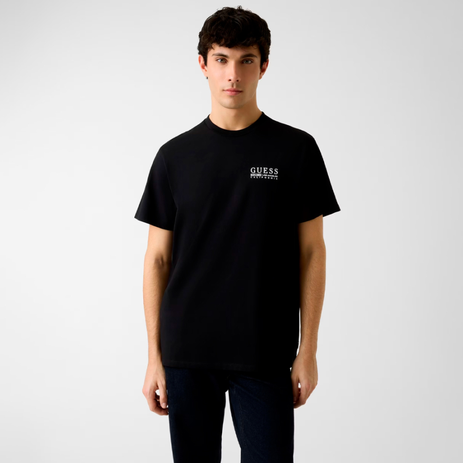 t-shirt-mit-kleinem-logo