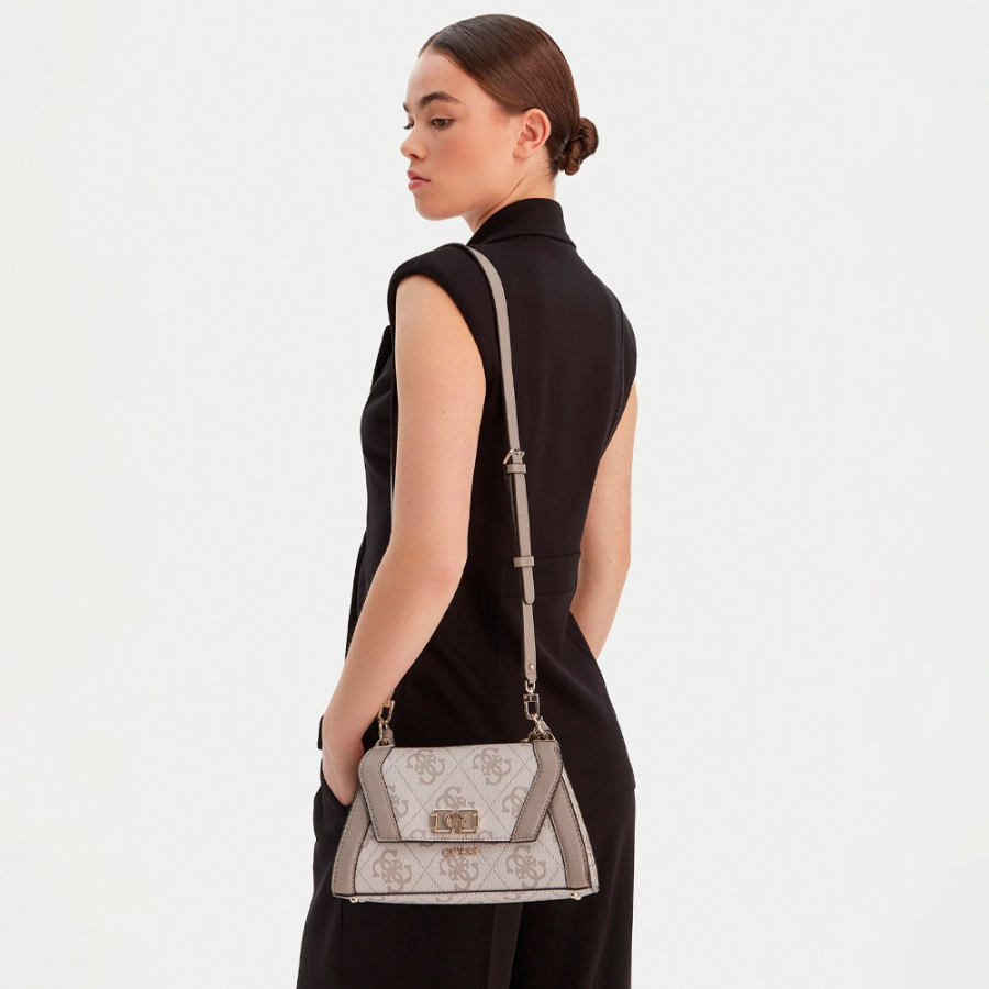 karnilla-logo-flap-shoulder-bag