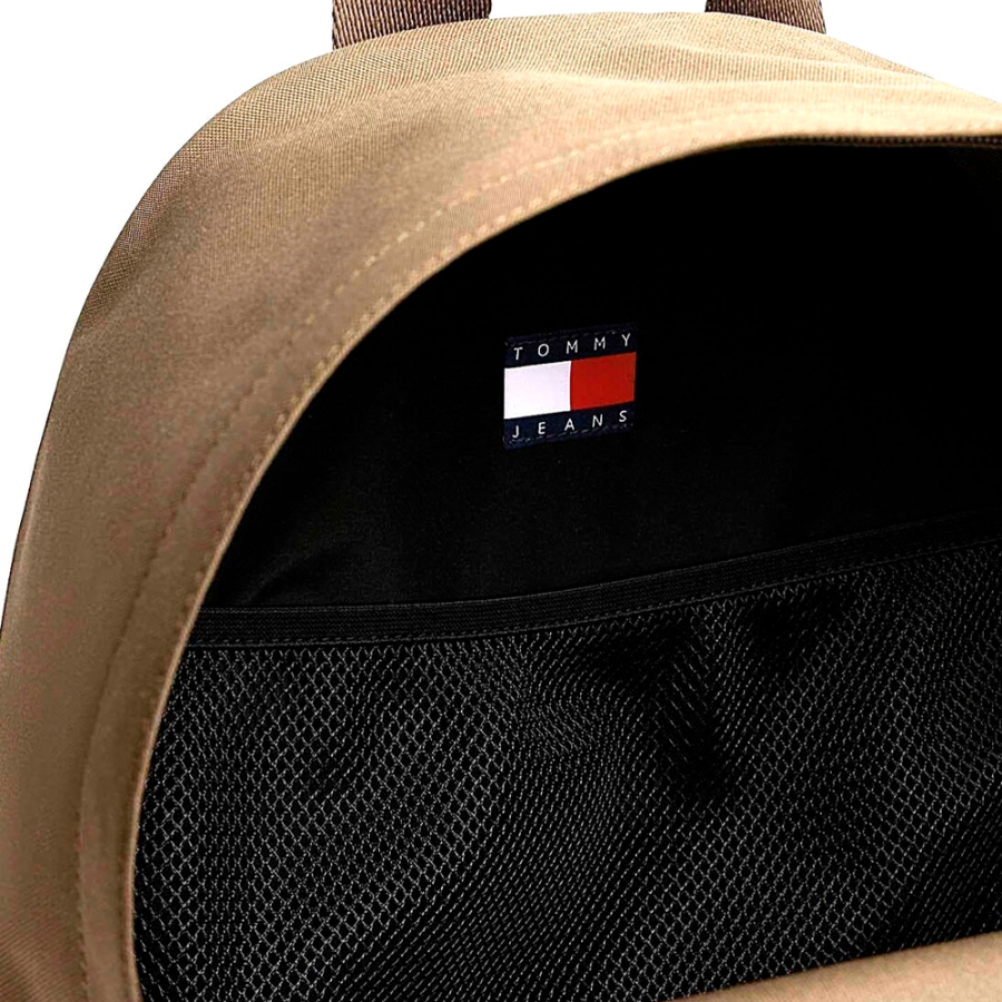 mochila-essential-con-logo