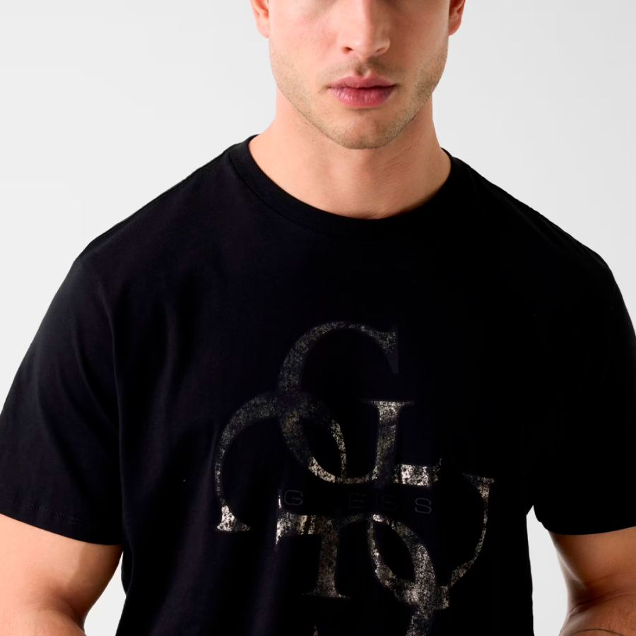 camiseta-com-estampa-de-logotipo