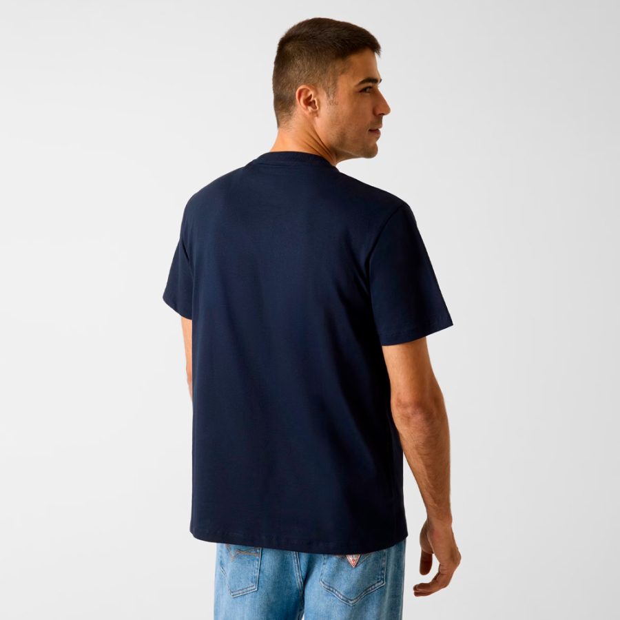 camiseta-con-logo-bordado