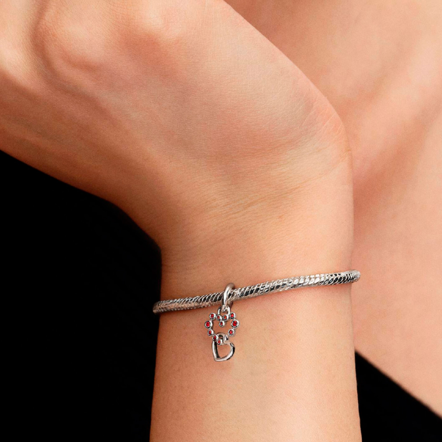 pendentif-breloque-coeurs-relies-et-pierres-precieuses-rouges