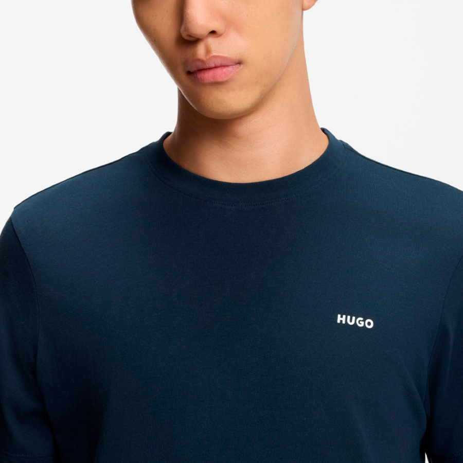 t-shirt-mit-aufgedrucktem-logo