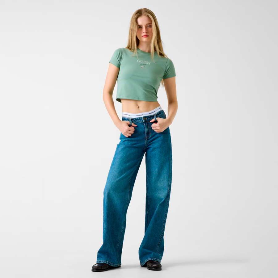 camiseta-com-logotipo-bordado