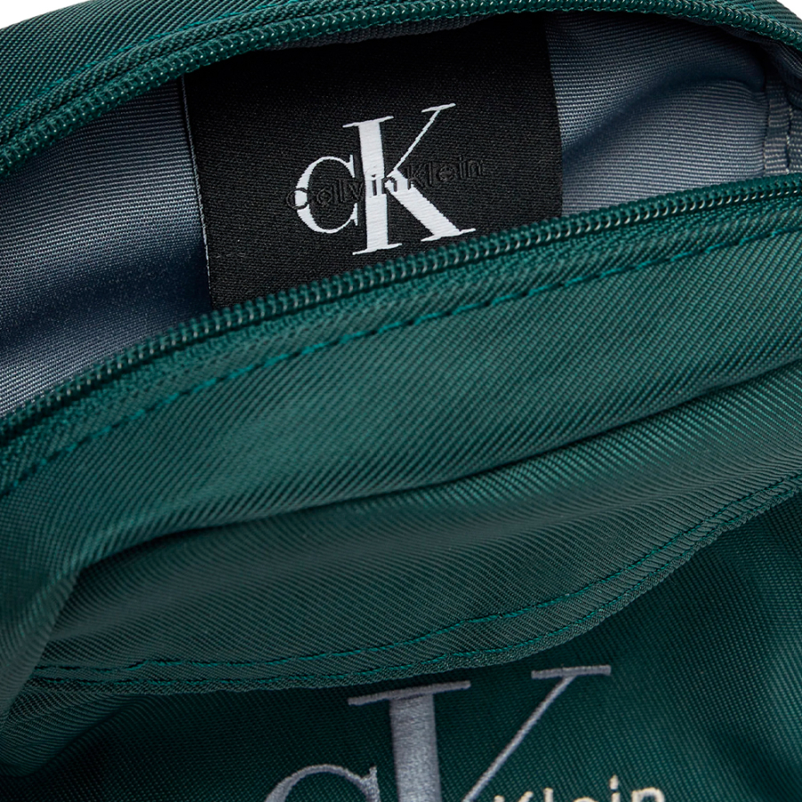 sac-a-bandouliere-slim-reporter-en-nylon-avec-logo-audacieux