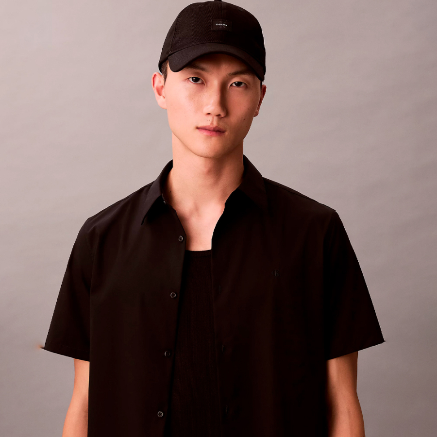 cappellino-con-toppa-monogramma-intrecciata