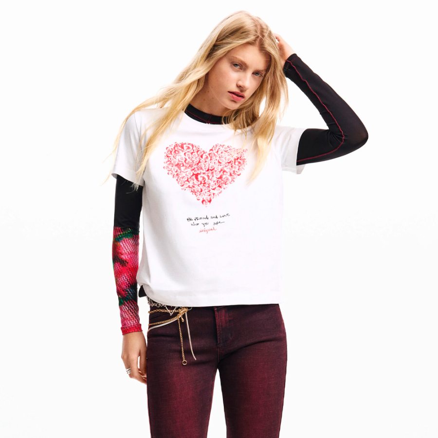 camiseta-de-manga-curta-com-estampa-de-coracao