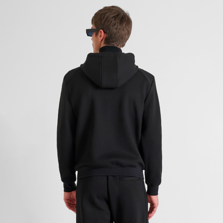 sudadera-regular-fit-insignia-engomado