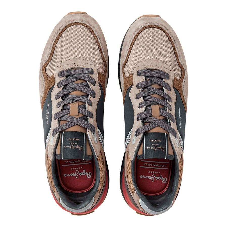 baskets-avec-details-en-daim