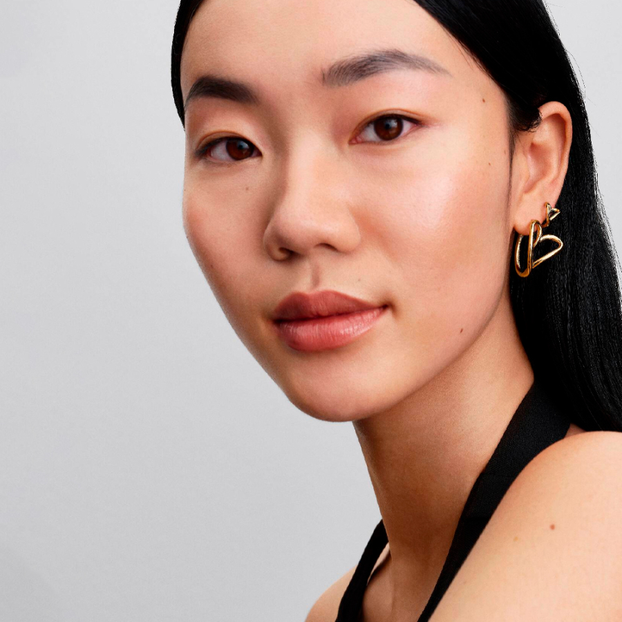 orecchini-a-cerchio-con-piccolo-cuore-forma-organica-264359c00