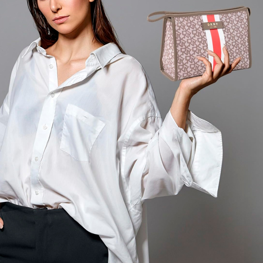 vintage-toilettentasche-mit-charakteristischen-streifen