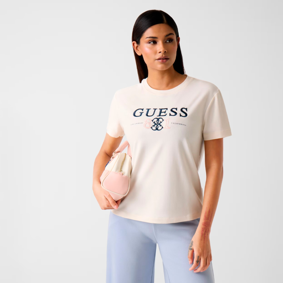 camiseta-con-logo-bordado