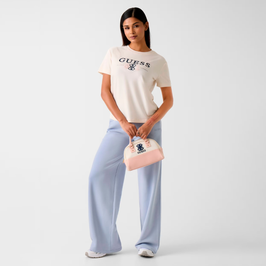 camiseta-com-logotipo-bordado