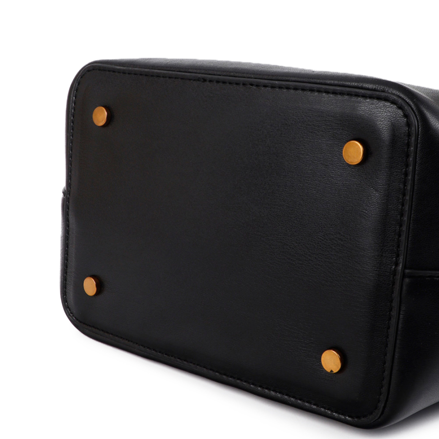 einkaufstasche-mit-geknoteten-henkeln