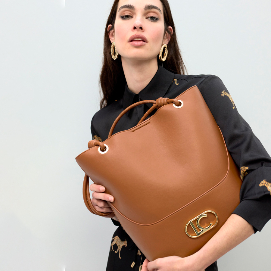 einkaufstasche-mit-geknoteten-henkeln-und-bodenteil