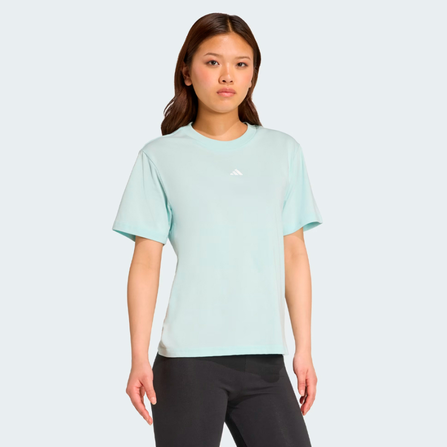 camiseta-essentials-com-logo-tamanho-pequeno