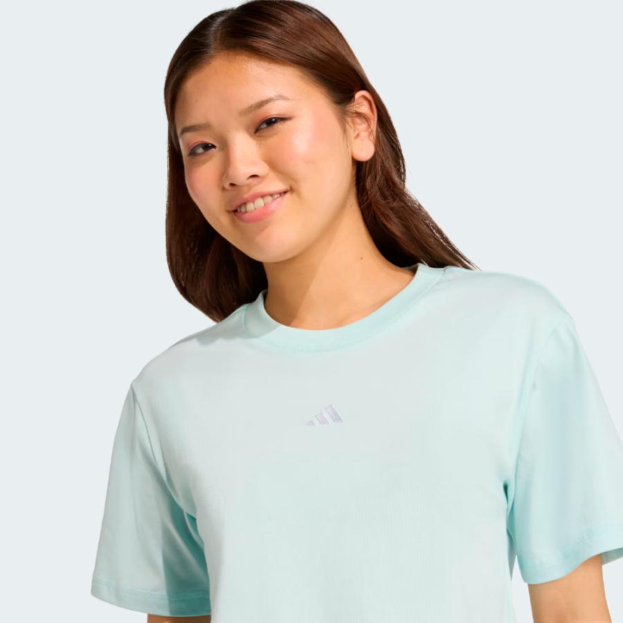 camiseta-essentials-com-logo-tamanho-pequeno