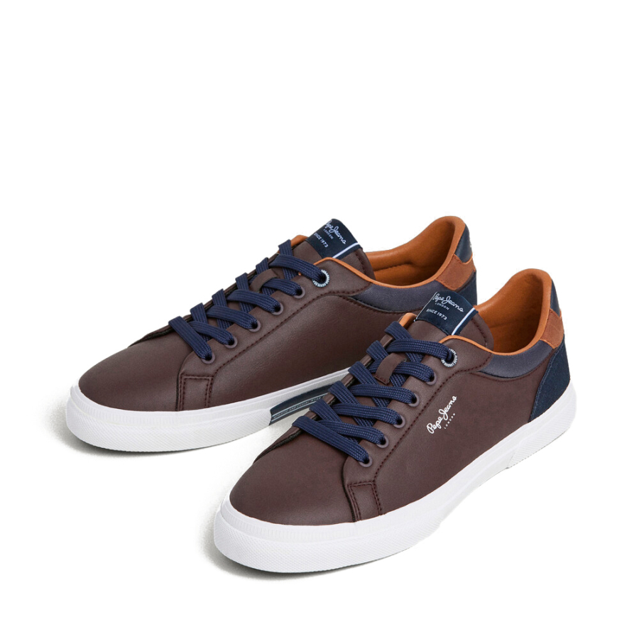 tenis-classicos-com-detalhes-em-camurca-kenton