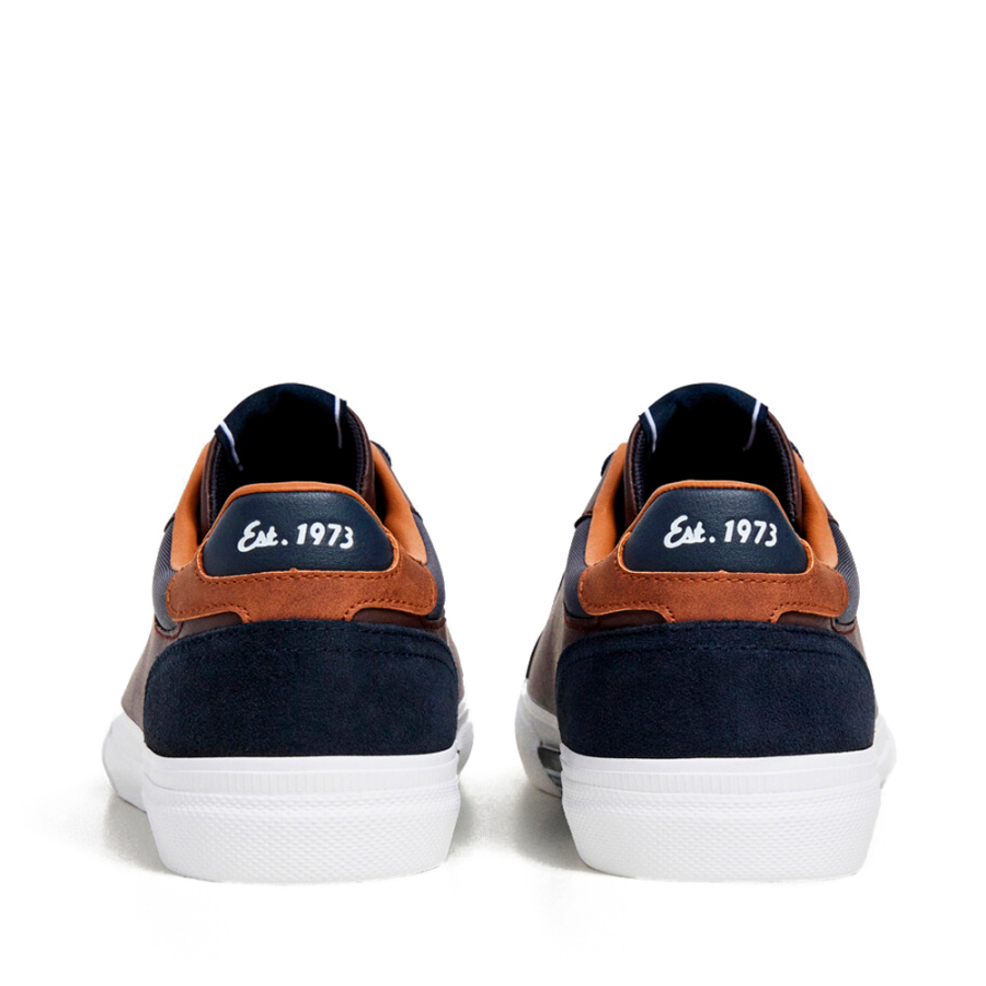 baskets-classiques-avec-details-en-daim-kenton