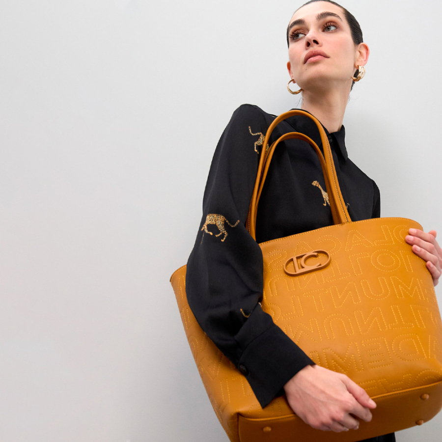 bolso-shopper-desestructurado-pespuntes-monograma